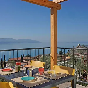 Dany Con Cucina Vista Piscina E Parcheggio Aparthotel Gargnano